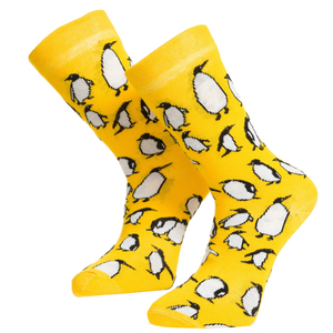 Chaussettes unisexes en tricot jaunes à motif pingouin - Product Image 1