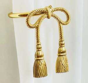 ที่รัดผ้าม่านแบบโมเดิร์น Bold Blossom ทำจากทองเหลืองแท้ ผลิตด้วยวิธี Lost Wax Casting แข็งแรง ทนสนิม เป็นมิตรกับสิ่งแวดล้อม อุปกรณ์ตกแต่งผ้าม่าน - Product Image 5