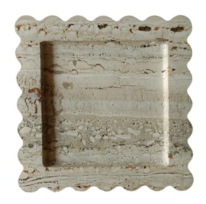 Plateau en résine fait main, idéal pour recevoir des invités, servir des desserts, des collations, des boissons, du thé, du café ou pour présenter de magnifiques accessoires. - Product Image 1