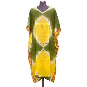 Robe longue kaftan en coton biologique à imprimé floral pour mamans, idéale comme tenue de plage, vêtement de nuit ou tenue quotidienne confortable. - Product Image 1