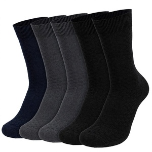 Chaussettes noires à col ras du cou, couleur unie, respirantes, en coton, à compression, pour adultes, décontractées, pour le basketball, de haute qualité, coupe ajustée, dernier design, personnalisables - Product Image 2