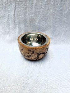 Brûleur d'encens religieux artisanal en bois de manguier écologique avec gravure laser, diffuseur aromatique et insert métallique toutes saisons - Product Image 4