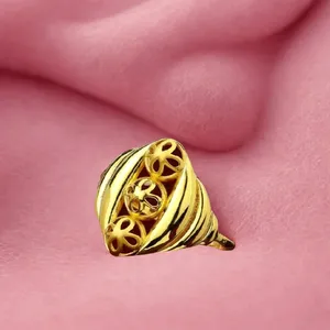 Bague élégante pour femmes avec motif torsadé unique, design floral doré, bague de mode élégante pour filles - Product Image 2