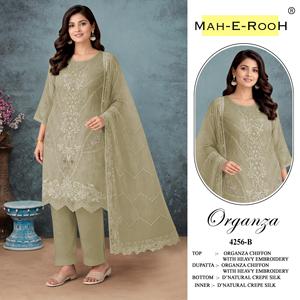 Presentando un traje Salwar de diseñador en organza y gasa con bordados elaborados con múltiples hilos y trabajo Khatli. Compre directamente del proveedor. - Product Image 2
