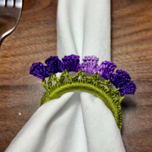 Anillo de Servilleta Floral de Ganchillo: Decoración de Mesa Hecha a Mano con Diseño de Tulipán para Primavera y Regalo de Inauguración de Casa - Product Image 1