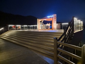 พื้นระเบียงไม้เทียม DUSSEN WOOD แบบสามชั้น กันน้ำ ดีไซน์ร่วมสมัย ระบบคลิ๊กล็อคแบบร่องคู่ ลายไม้ ผิวเรียบ โซลูชั่นครบวงจร - Product Image 5