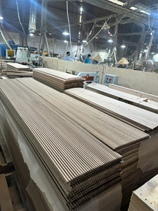 Muebles de Cocina de Madera de Alta Calidad con Paneles Tambour y Paneles Autoadhesivos de Listones de Madera - Product Image 5