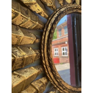 High Standard Quality Round Metal Wall Mirror With Gold Leaf Frame Glam Decorative Design - Product Image 4
