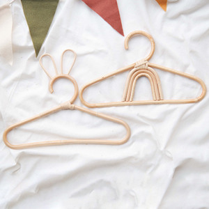 Perchas de ropa de diseño único hechas de ratán natural perchero colgante para niños precio más barato conjuntos de perchas - Product Image 1