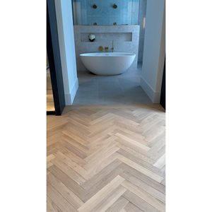 Parquet en bois franc à chevrons, 2 couches, chêne blanc, système T&G, normes CARB P2 et JAS, Vietnam - Product Image 3
