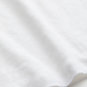 Venta al por mayor de camisetas de manga corta de alta calidad, 100% algodón, cuello en V, lisas, con etiqueta privada. - Product Image 5
