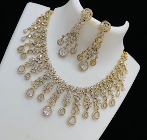 Juego de Collar y Aretes de Lujo en Latón Chapado en Oro Mate con Circonitas, para Mujeres y Niñas, Colección para Fiestas y Bodas - Product Image 2