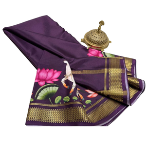 Sari en soie violette de qualité supérieure avec bordure en zari doré et pallu à motif de lotus et de vache – Vêtement traditionnel indien - Product Image 2