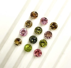 Turmalina natural multicolor de corte redondo, piedra preciosa de 5.50 mm, turmalina facetada para la fabricación de joyas, certificada por IGI. - Product Image 1