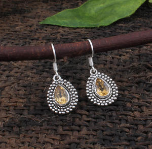 ต่างหูห้อยทรงลูกแพร์ทำมือจากซิทริน เงินแท้ 925 ประดับมิลเกรนแบบจุด ดีไซน์หรูหรา เหมาะสำหรับงานแต่งงาน งานปาร์ตี้ ใช้ได้ทั้งผู้หญิงและผู้ชาย - Product Image 3