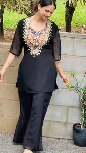 Nouvel ensemble kurta et palazzo noir brodé pour mariage et soirée, col halter, en tissu organza Tebby lourd infroissable - Product Image 2