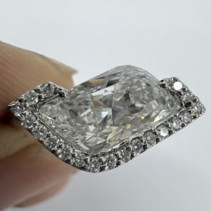 Anillo de Oro Blanco de 9K con Diamante Cultivado en Laboratorio de 1.88CTW, Corte Geométrico en Forma de Rombo, Certificado IGI, Banda Halo con Corte Elegante - Product Image 6