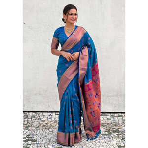 ชุดราตรีผ้าไหมพิธานี นาธ เยโอลา ทอลายสีน้ำเงิน ประดับด้วยดิ้นทอง ดีไซน์หรูหรา - Product Image 4