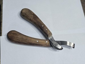Cuchillo de Herrador de Acero Inoxidable Hecho a Mano con Mango de Madera, Herramientas de Recorte de Cascos para Caballos, Herramientas de Herrador, Recortador de Cascos para Cabras y Ovejas - Product Image 6