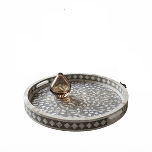 Plateau artisanal en os vert incrusté, motif losanges marocains, plateau de service décoratif de luxe pour table basse ou ottoman - Product Image 4