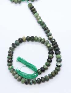 Cuentas facetadas de esmeralda verde oscuro AAA de 7.5-8 mm, gema de esmeralda Sapota, cuentas de esmeralda natural de 13 pulgadas, venta al por mayor - Product Image 1