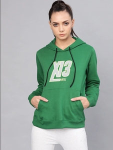 Sudadera con Capucha Verde para Mujer con Estampado K3, Corte Regular, de Algodón Tejido, Estilo Otoñal, Conjunto con Pantalones Blancos - Product Image 4