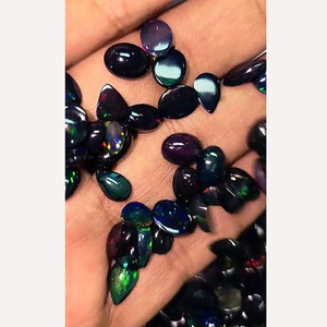 210 Pièces d'Opale Noire Éthiopienne Naturelle, Cabochons Ovales, Poire et Rectangulaires de 8x6, 9x7, 10x8, 11x9mm, Lot de 245 carats, Iroc Sales, Effet de Couleur, 161,70 $ US - Product Image 2