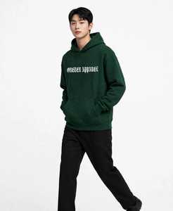 เสื้อฮู้ดผู้ชายสีเขียวเข้ม พิมพ์ลายตัวอักษร ทรงหลวม สวมใส่สบาย มีกระเป๋าหน้า บุโพลีเอสเตอร์ สำหรับฤดูหนาว - Product Image 3