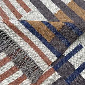 Alfombra tradicional Kilim de yute y lana tejida a mano 4x6 Alfombra de área de calidad artesanal Materiales naturales sostenibles - Product Image 3