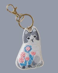 Llavero Bordado a Mano con Diseño de Gato – Llavero de Animal Adorable con Bordado Zari Zardozi, Porta Llaves Personalizado con Cuentas, Proveedor Mayorista y de Regalos - Product Image 2