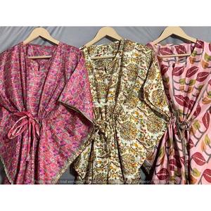 Robe kaftan en soie à imprimé floral pour femmes, vêtements de plage, par Ethnic Craft Hub - Product Image 2