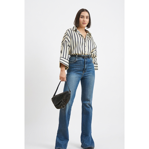 เสื้อเชิ้ตผ้าซาตินลายทางสำหรับผู้หญิง แขนยาว ติดกระดุม ผ้าเนื้อนุ่มลื่น สวมใส่สบาย ดูดีมีสไตล์ เหมาะสำหรับใส่ทำงานหรือใส่ลำลอง แฟชั่นทันสมัย - Product Image 1