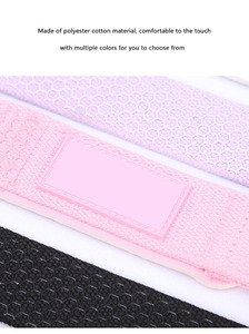 Soporte de Muñeca de Silicona con Diseño de Panal de Abeja, Personalizable con Logotipo, Antideslizante, Transpirable, para Entrenamiento de Fuerza y Levantamiento de Pesas, al Mejor Precio - Product Image 5