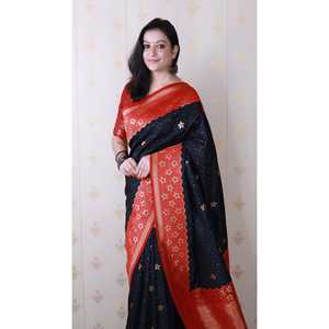 Schwarzer gewellter Banarasi-Seidensari mit einzigartigem Zari-Webdesign und weichen Damenblusen - Product Image 5