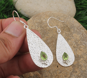 Pendientes de Plata de Ley Hechos a Mano con Peridoto Verde Natural, Piedra de Nacimiento de Agosto, para Bodas y Fiestas - Product Image 4