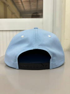 Casquette Snapback Bleu Clair à Visière Plate 5 Panneaux en Sergé avec Broderie Chaîne, Réglable, Style Streetwear, Fabriquée au Vietnam - Product Image 4