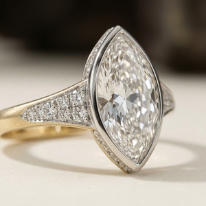 Anillo de mujer con diamante de laboratorio solitario marquise de 1 quilate, certificado IGI, con engaste vintage, oro de 10k bicolor, halo oculto y banda cónica - Product Image 4