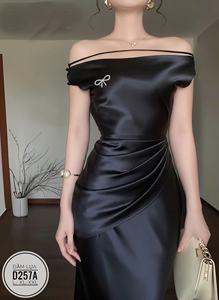 Robe longue de luxe unie pour femme, sexy, épaules dénudées, coupe sablier ajustée, décontractée, en coton tissé, fabriquée au Vietnam - Product Image 2