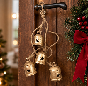 AK Laiton Attrayant Cloches De Noël Antique Fini Ensemble De 4 Cloches Simples Sur Corde Décoratives Cloches Suspendues Pour La Décoration De Noël - Product Image 1