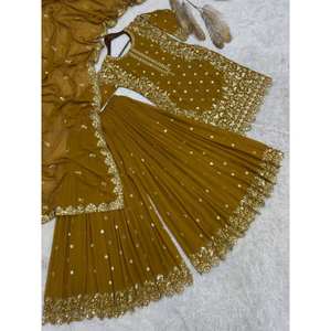 Ropa Tradicional China de Diseñador, Top-Plazzo y Dupatta con Bordado de Lentejuelas - Product Image 2