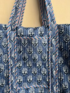 Nueva Bolsa de Viaje Acolchada con Estampado de Bloques para Mujer, Ideal para el Gimnasio, Compras y Vacaciones - Product Image 5