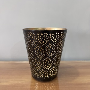 Décoration de table en fer gravé décoratif, finition noire V659, design artisanal - Product Image 1