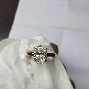 Anillos de Diamantes Cultivados en Laboratorio de Forma Ovalada Elegante, Joyería de Compromiso Moderna y Sostenible con Gemas Éticas y Estilo Sofisticado - Product Image 5