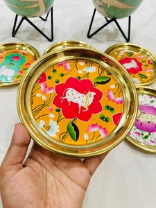 Ensemble de sous-verres en laiton Pichwai Art, plaque décorative en métal artisanale avec motifs traditionnels de vache et de lotus pour la décoration de la maison - Product Image 2