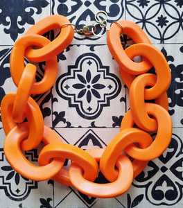 Collar artesanal con cuentas en forma de corazón para mujer, joyería de resina moderna para fiestas y bodas - Product Image 2