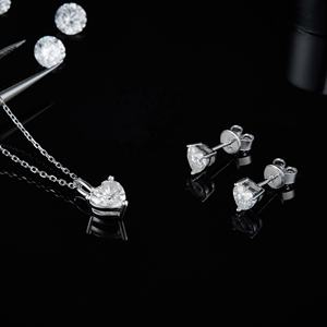 Collier pendentif en moissanite taille émeraude, plaqué argent 925, serti en canal, chaîne maille forçat, unisexe, minimaliste, classique, pour fiançailles et mariage - Product Image 1