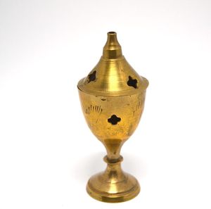 Quemador de Incienso Metálico Tradicional Hecho a Mano con Diseño Intrincado para Rituales Religiosos, Decoración del Hogar o Templo - Product Image 2