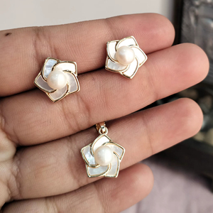 ชุดเครื่องประดับไข่มุกน้ำจืดชุบทองชุดเครื่องประดับแม่ของไข่มุก - Product Image 1