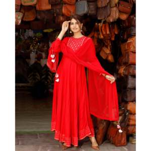 Ensemble de costume long en mousseline de rayonne rose rouge pour femme avec design de col, disponible en taille XS - Product Image 1