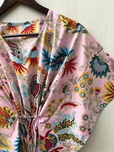 Vestido largo caftán de algodón indio con estampado floral: ropa de playa, ropa de dormir - Product Image 3